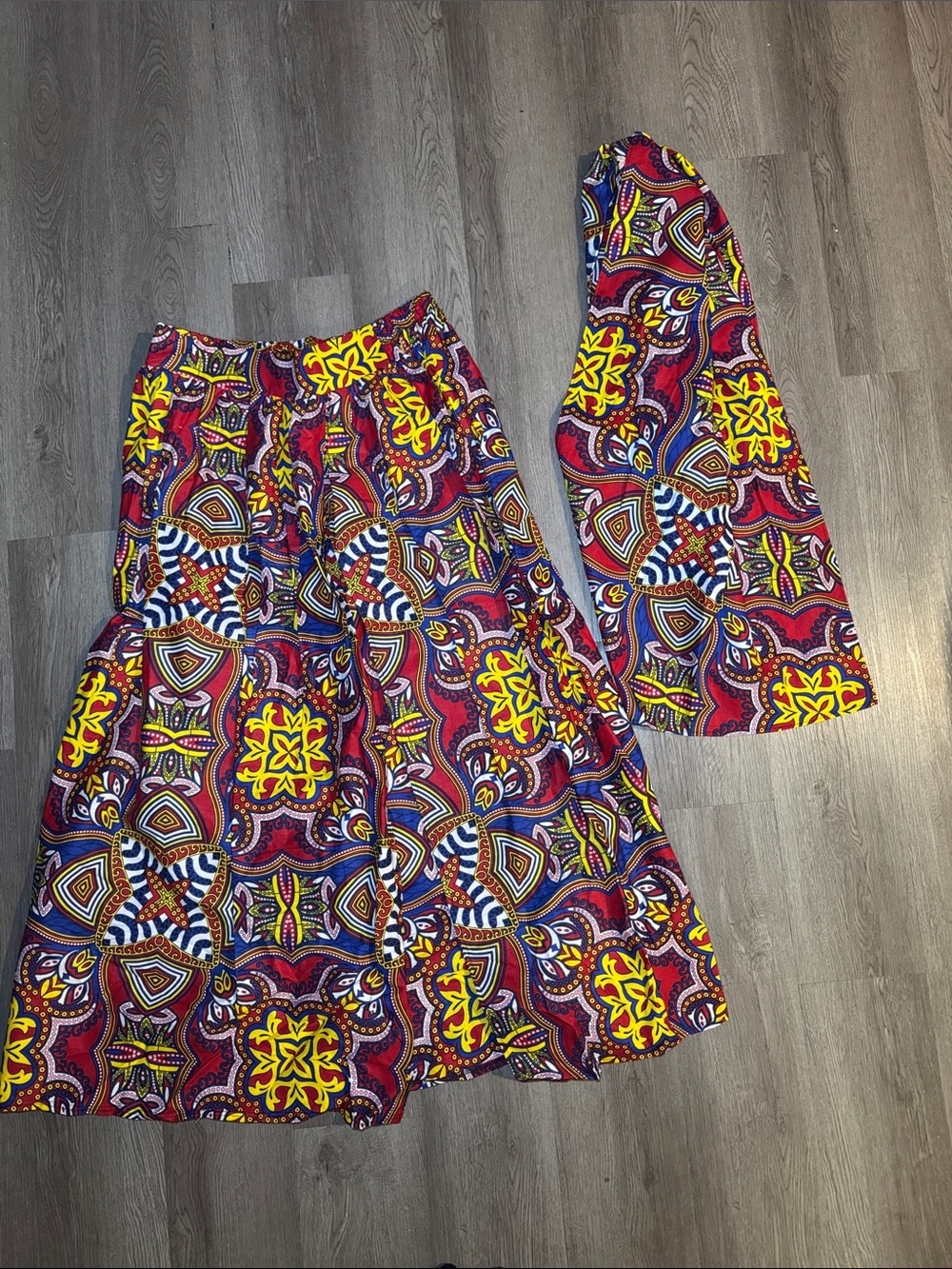 Colorful Printed Midi Skirt w Hugh Side Slit and Matching Headscarf